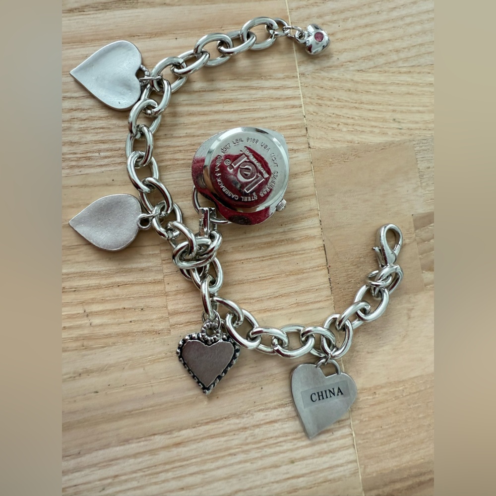 Lei ladies silver tone pink heart charm bracelet watch NEW BATTERY - Picture 6 of 6